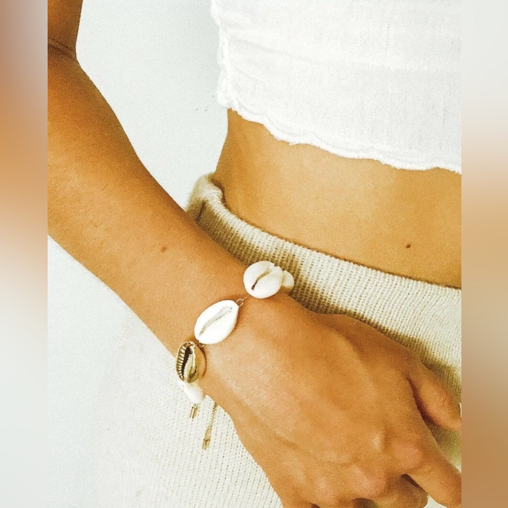 NWT Logan Tay Puka Adjustable Shell Bracelet NIB